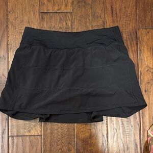 Lululemon black skort with built in shirts sz 6